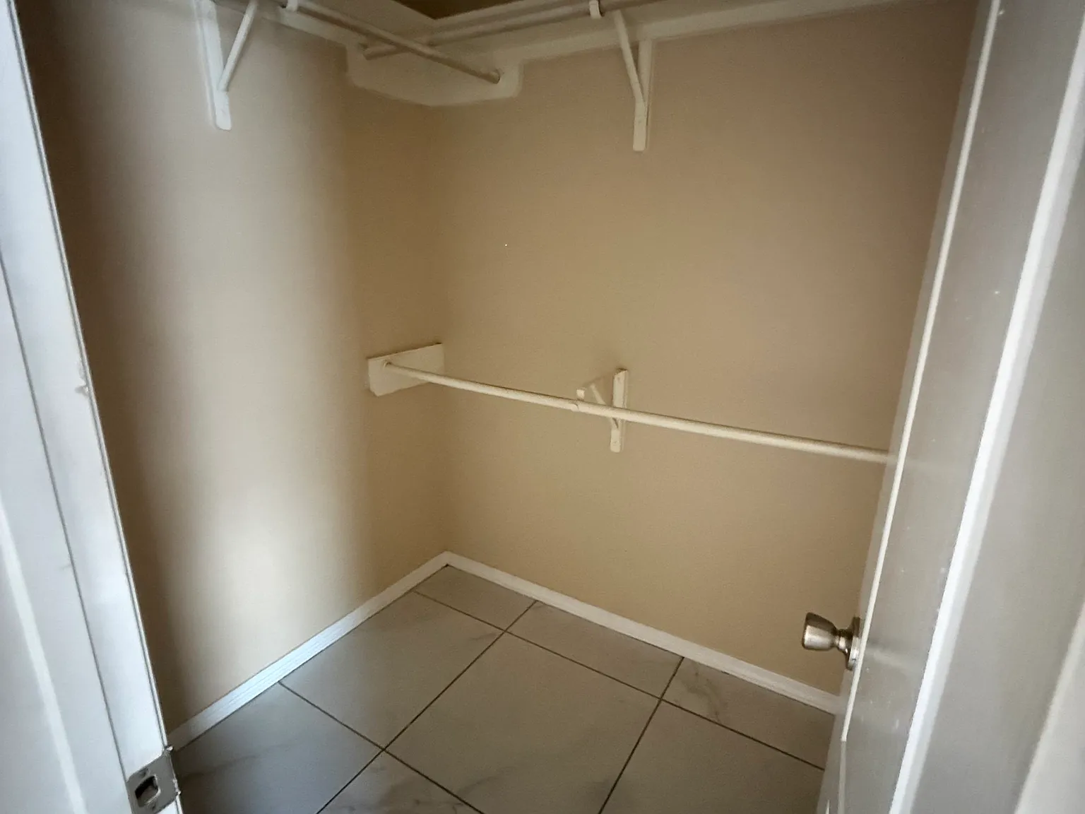 2 bed, 950 sqft, $975 — Photo 1