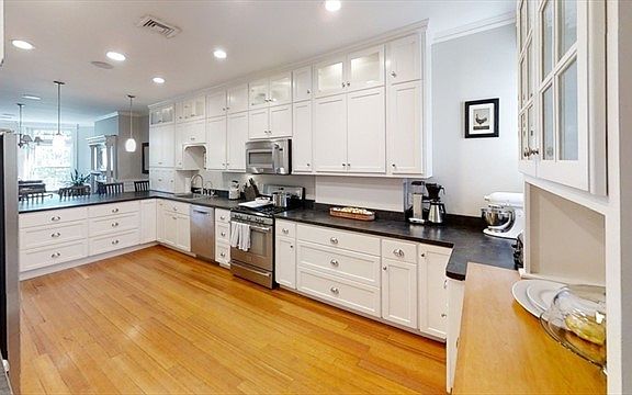 4th image of 7 Strathmore Rd #3