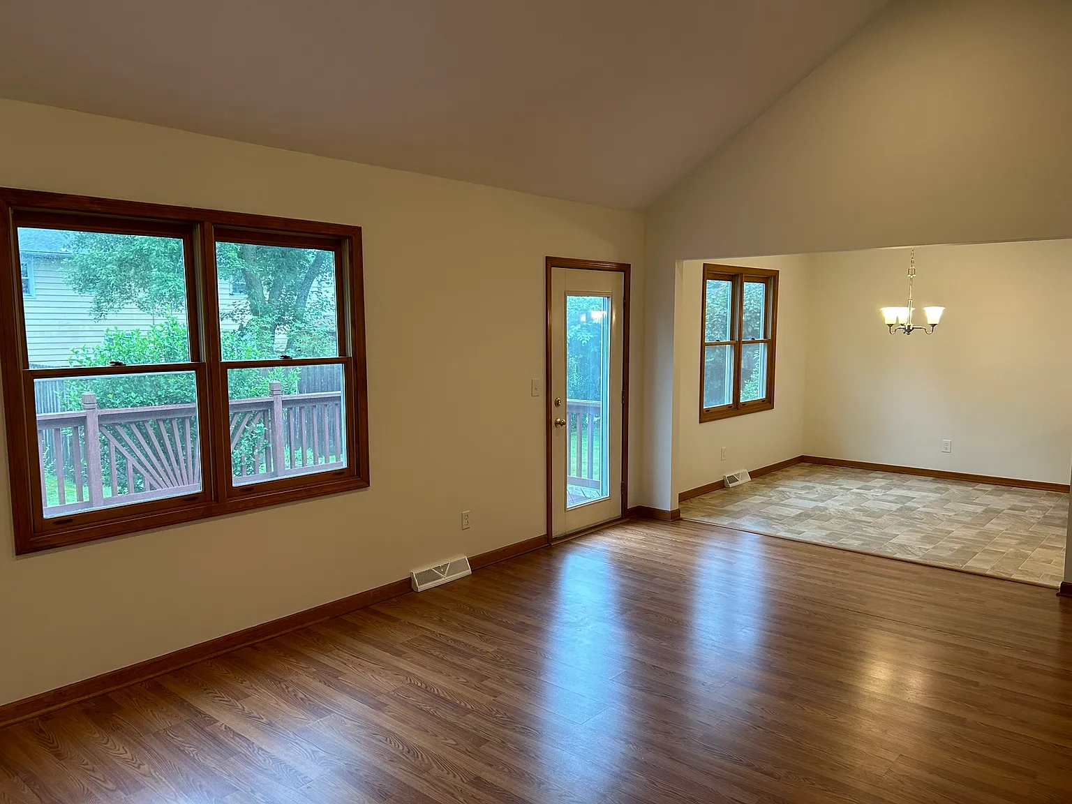 3 bed, 1.5 bath, 1400 sqft, $2,200 — Photo 4