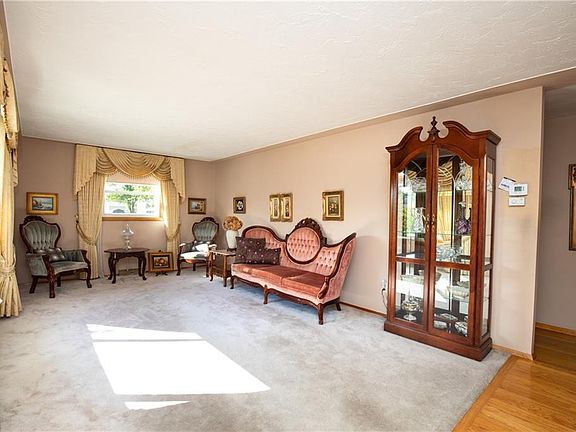 4th image of 4011 Kenyon Ave