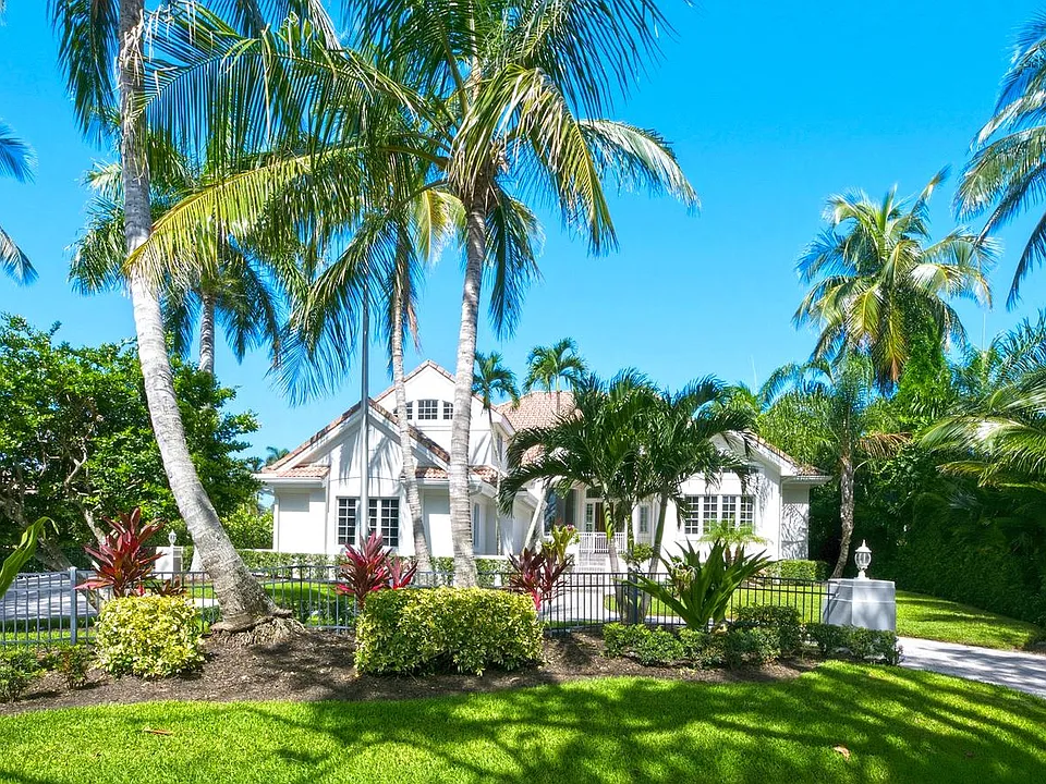 2540 Half Moon Walk