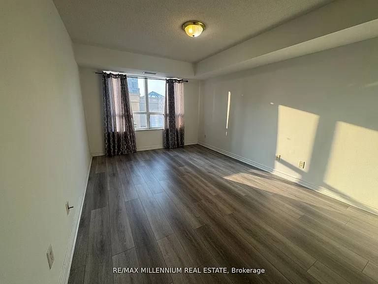 25 Kingsbridge Garden Cir #423 — Photo 21