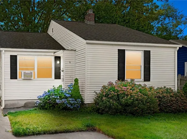 9 McGuire Rd, North Providence, RI 02904