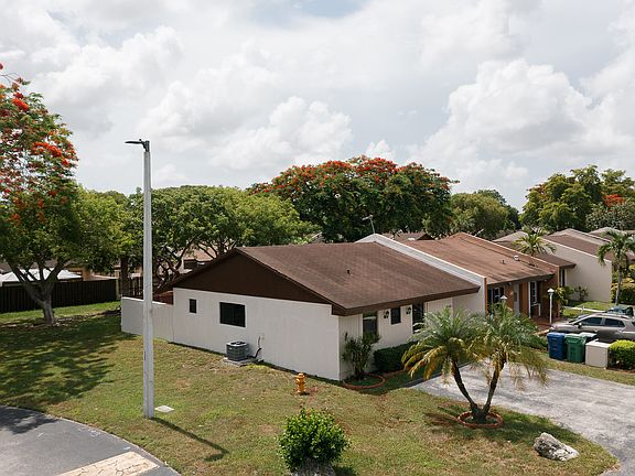 2nd image of 13920 SW 52nd Ln