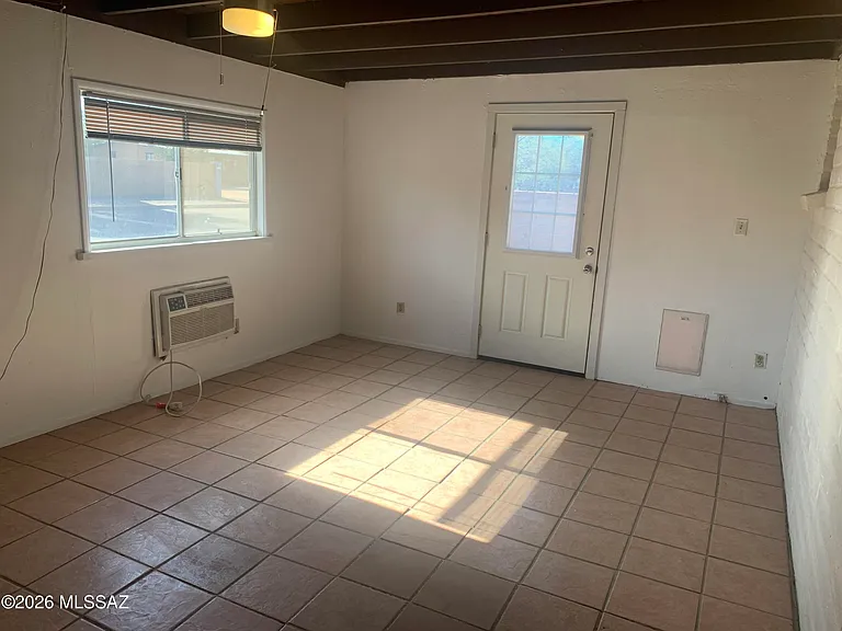 3241 E Monte Vista Dr — Photo 7