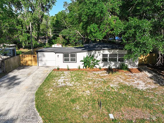 3rd image of 2932 NE 10TH Street