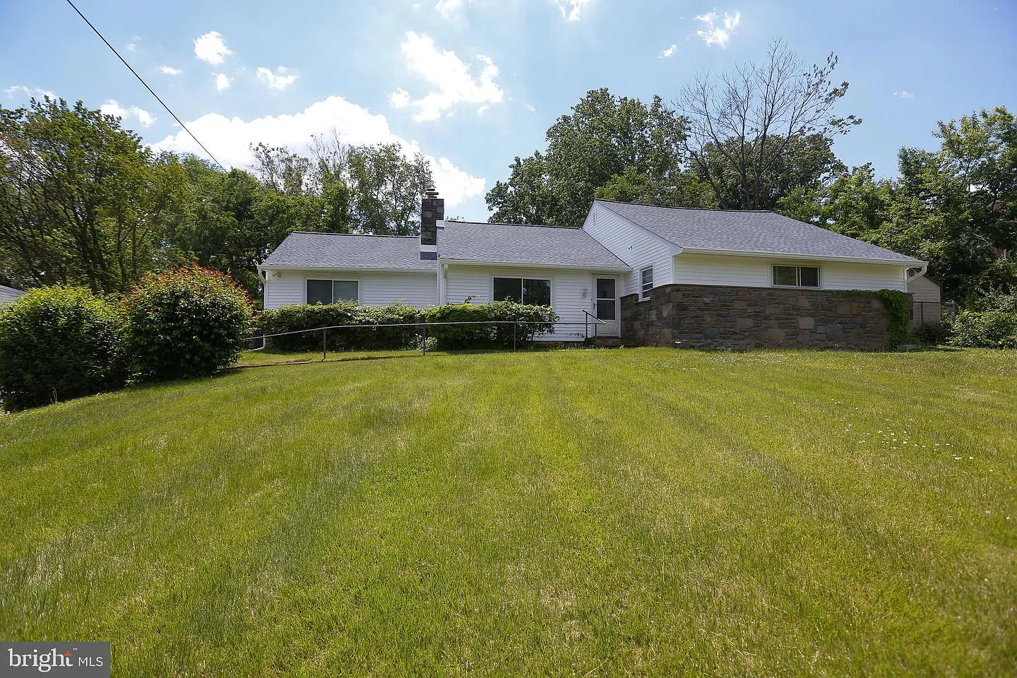 1229 Greentree Ln photo 1