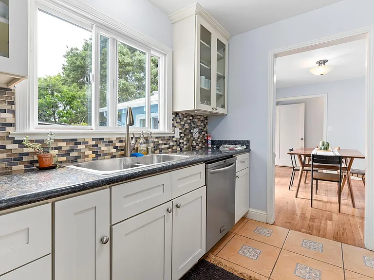 620 Almar Ave — Photo 8
