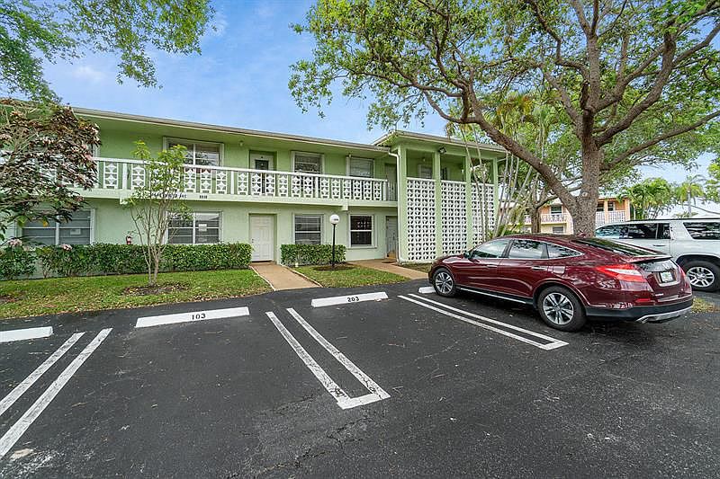 1st image of 1440 NW 18th Ave APT 203