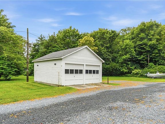 4th image of 305 Turner Rd