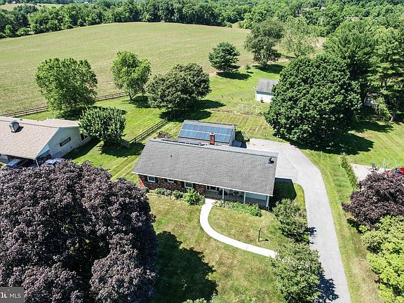 2nd image of 2409 Deer Park Rd