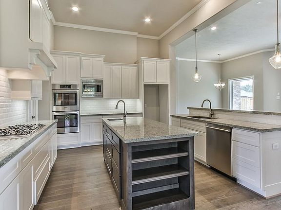 4th image of 32810 Winslow Dr