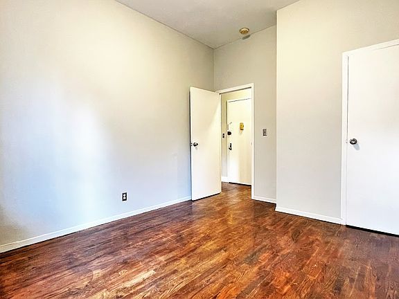 5th image of 726 Amsterdam Ave APT 3A