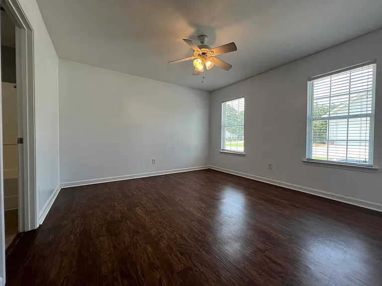 105 Thomkin Dr — Photo 10