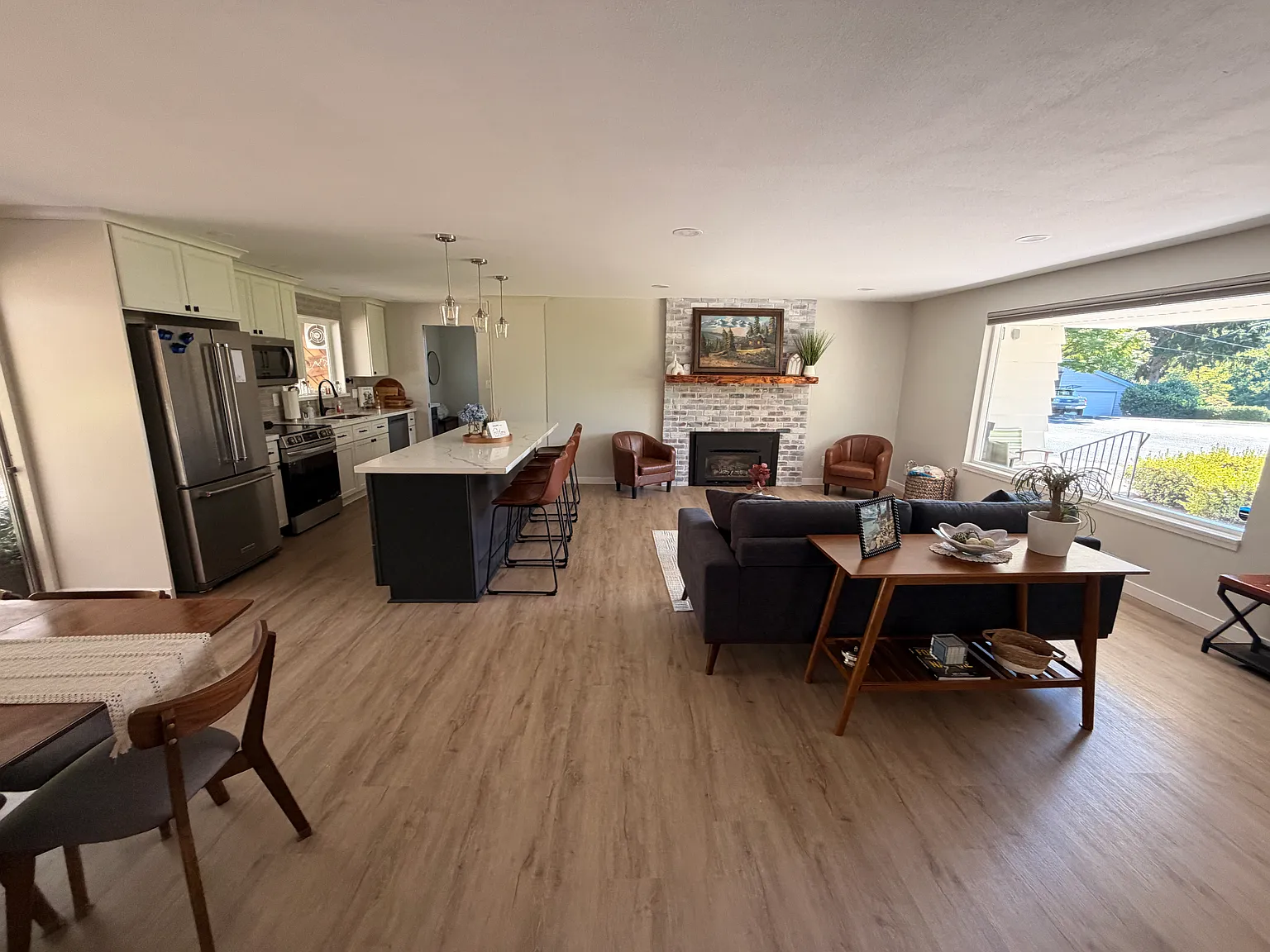 3 bed, 1736 sqft, $3,600 — Photo 2