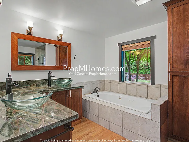 1112 Erickson St — Photo 14