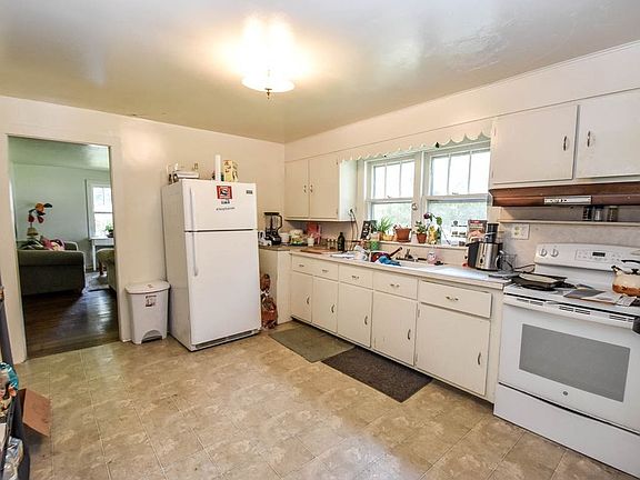 3rd image of 400 E Wylie St