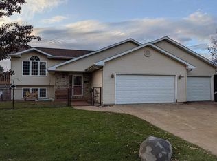 4085 Summerview Dr, Oshkosh, WI 54901