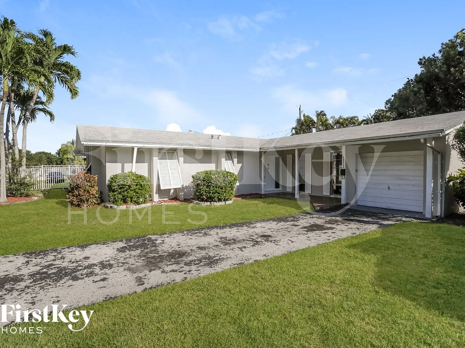 4 bed, 2.0 bath, 2076 sqft, $3,850 — Photo 2