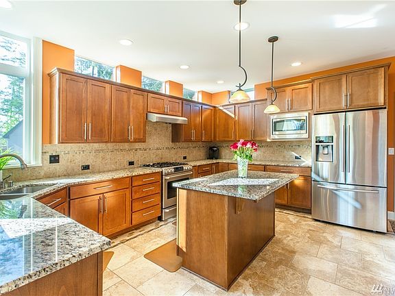 4th image of 23218 SE 34th Pl