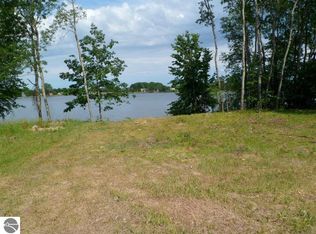 1060 Castle Dr, Weidman, MI