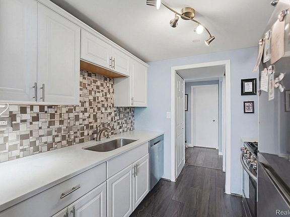 5th image of 3320 Spinnaker Ln APT 7A