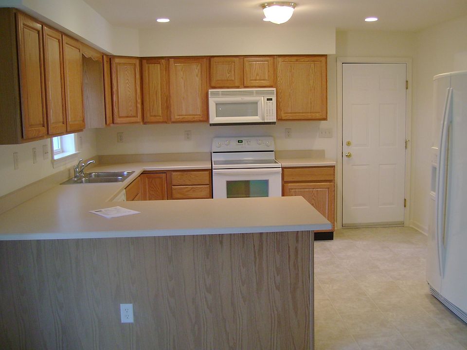 2nd image of 820 White Oaks Ct