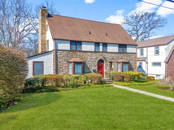 19 Blackthorn Lane, White Plains, NY 10606