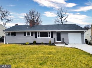 5 Glen Mawr Dr, Ewing, NJ 08618