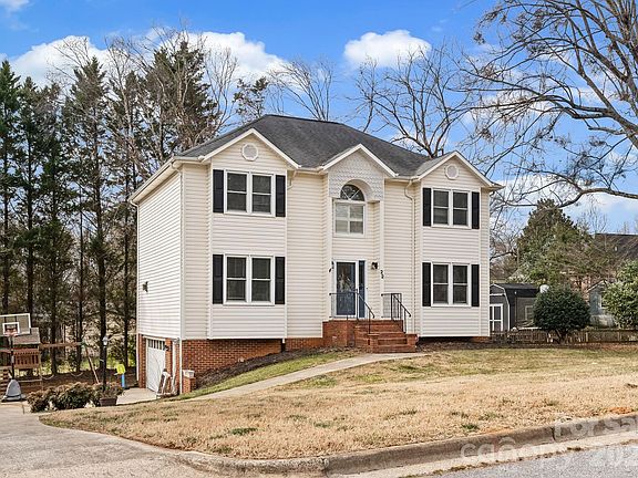 2nd image of 22 31st Avenue Ct NE