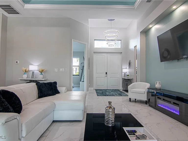 1833 SW 11th Ter — Photo 5