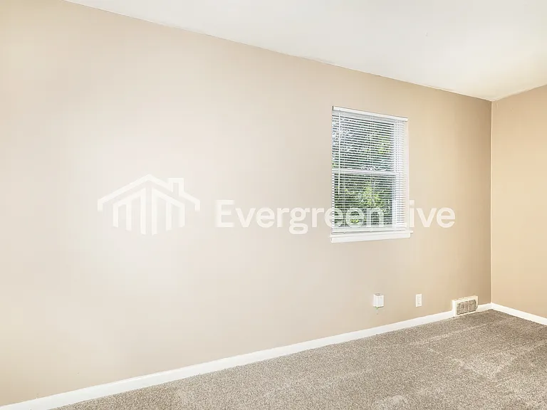 222 S Gladstone Ave — Photo 14