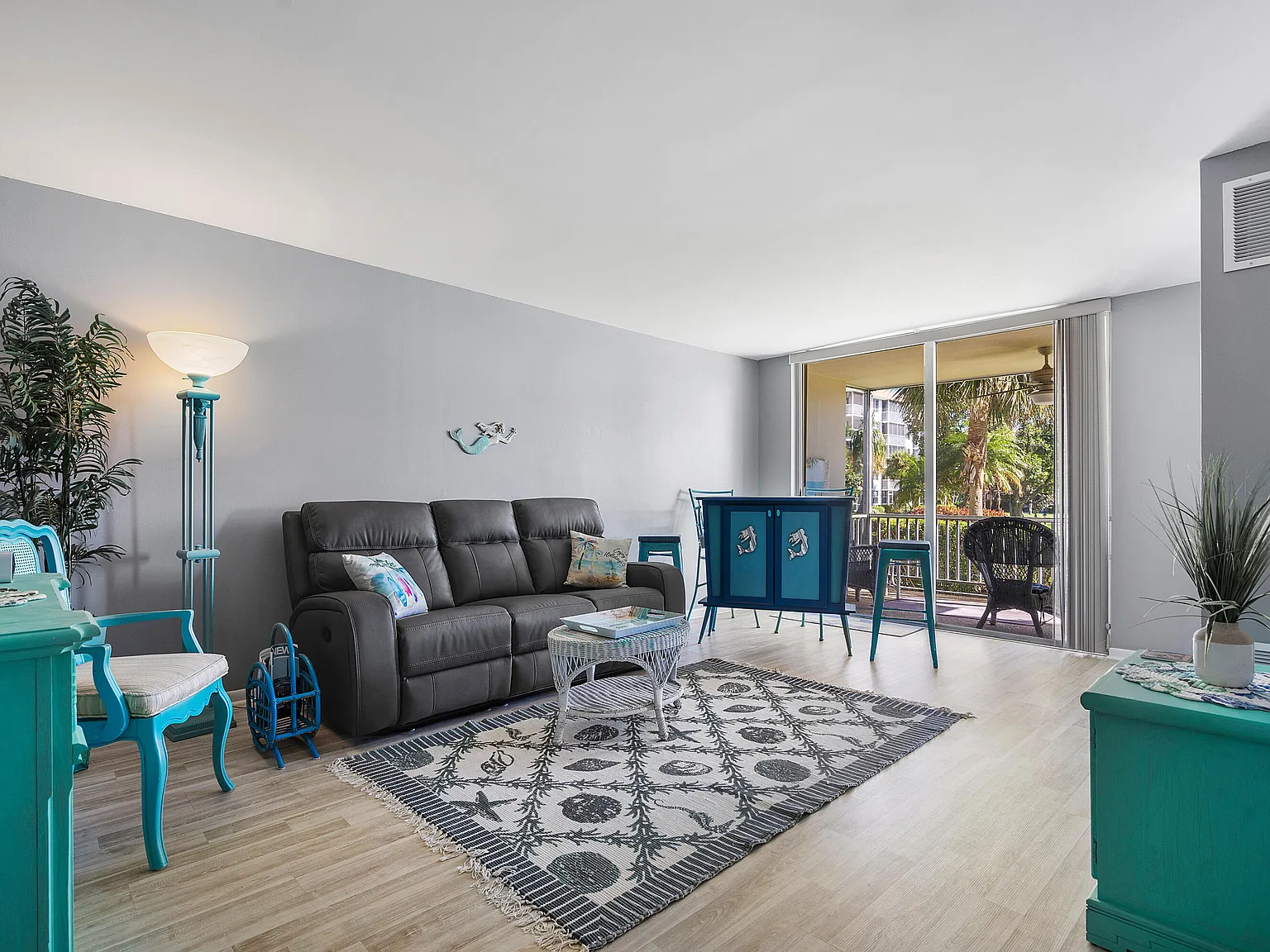 1 bed, 1.5 bath, 1100 sqft, $2,500 — Photo 4