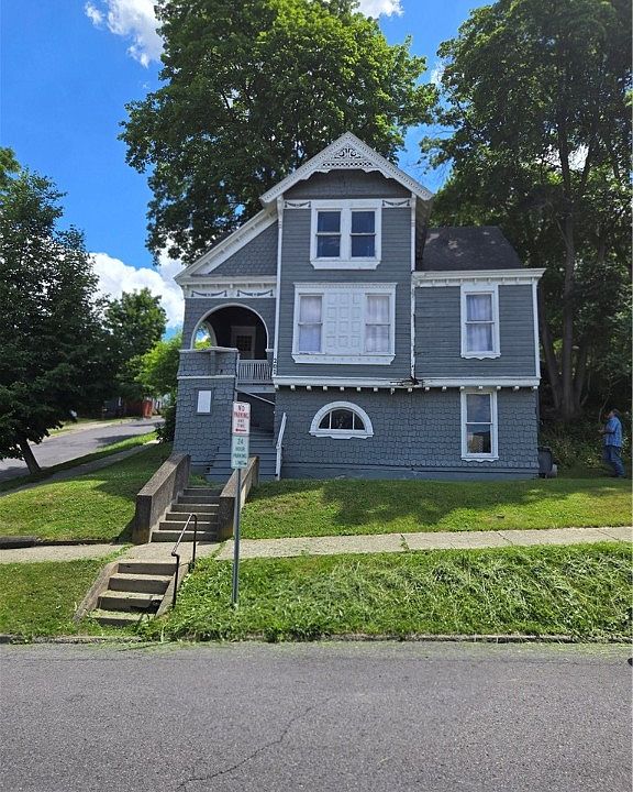 1st image of 201 Pleasant St