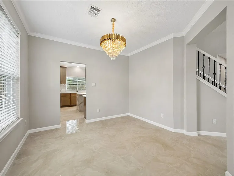 1306 Hunter Wood Dr — Photo 6