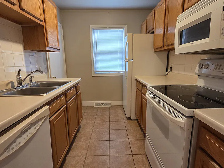 5526 Cedar St — Photo 6