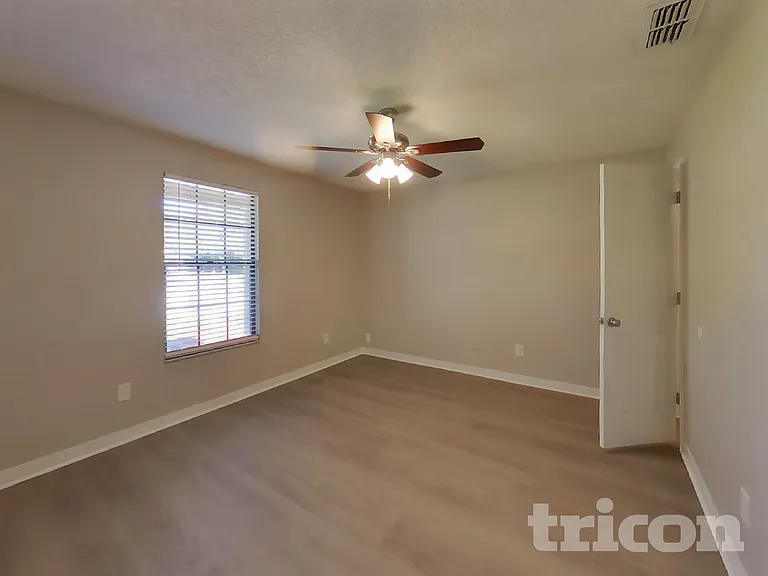 1715 Farm Way — Photo 7