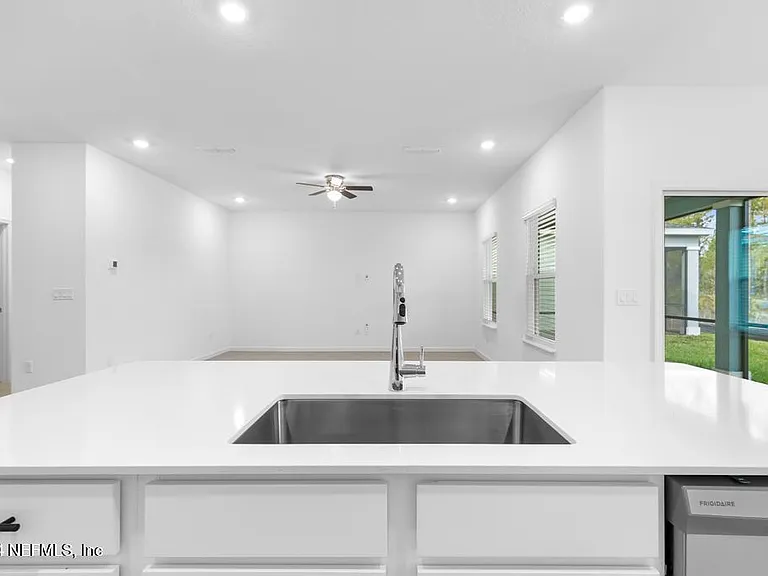 28 Disston Cv — Photo 15
