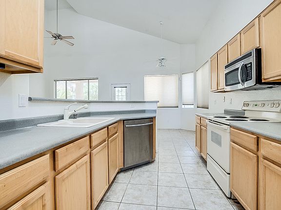 5th image of 651 W Kent Pl