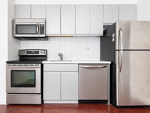 4th image of 286 Stanhope St APT 5