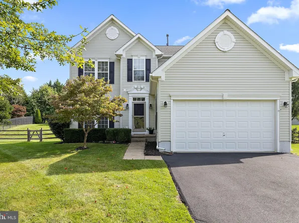 6 Brae Burn Cir, West Grove, PA 19390