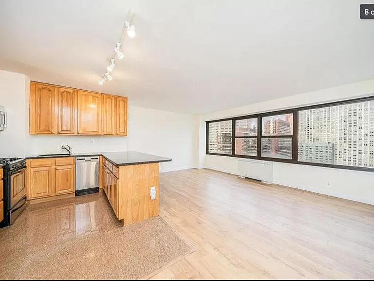 135 Montgomery St #19H — Photo 5