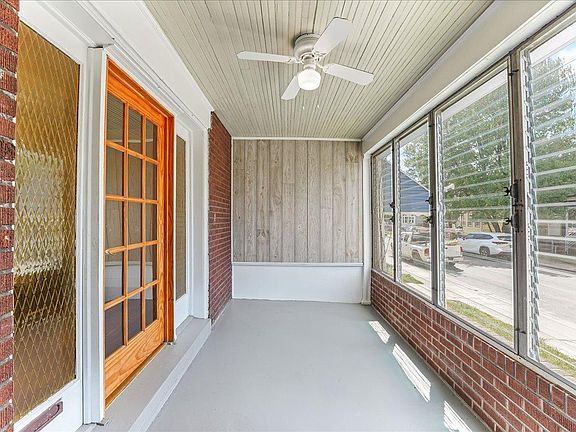 Front porch/Solarium