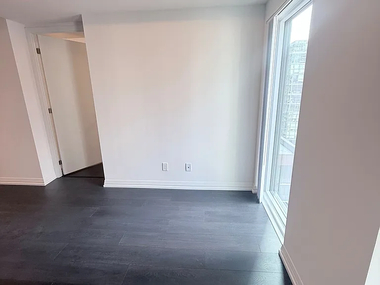 400 King St W #1106 — Photo 12