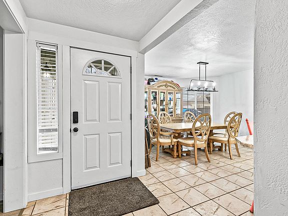 4th image of 105 Queensgate Ct