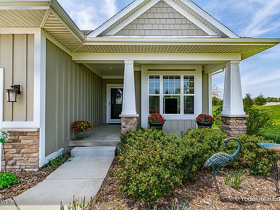5th image of 5611 Stony View Dr NE