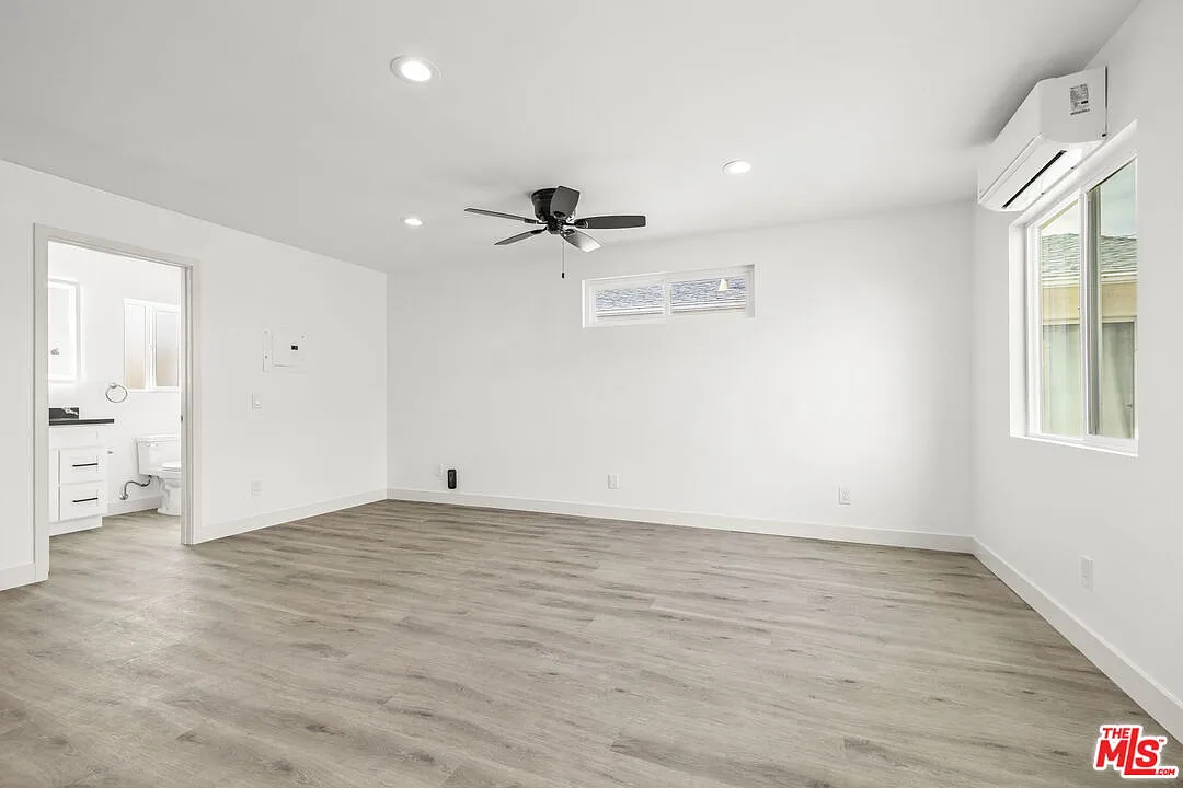 Studio, 400 sqft, $2,195 — Photo 3