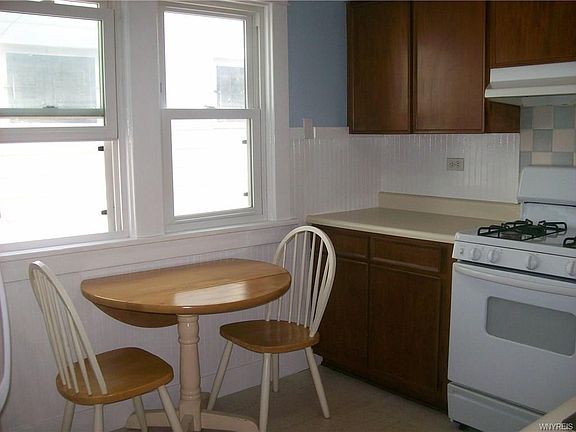 3rd image of 121 Merrimac St
