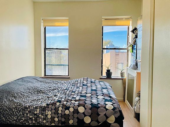 2nd image of 208 Bay 22 St #D3