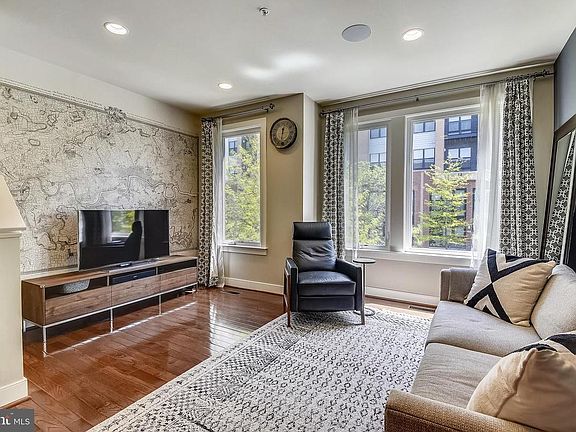 3rd image of 2944 Penny Ln